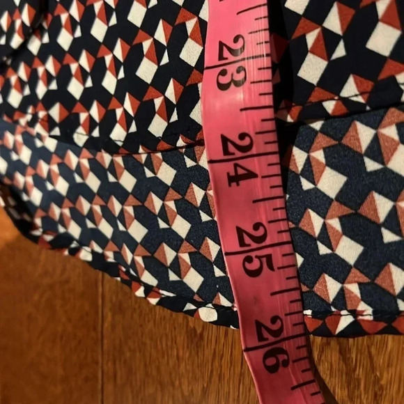 Reitmans all over  Geo print with 3/4 sleeves Blouse size M - Picture 9 of 11